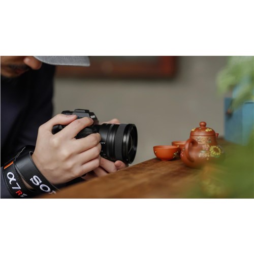 Sony FE 16mm F1.8 G Camera Lens